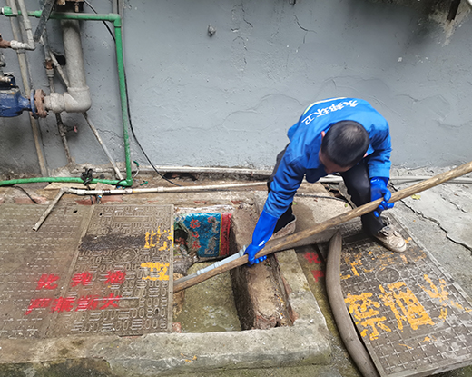 胡场镇清掏化粪池