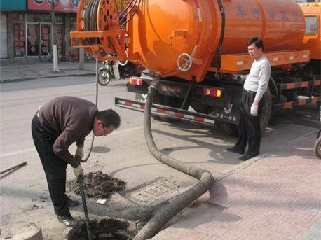 胡场镇清掏化粪池，健康生活从这里开始